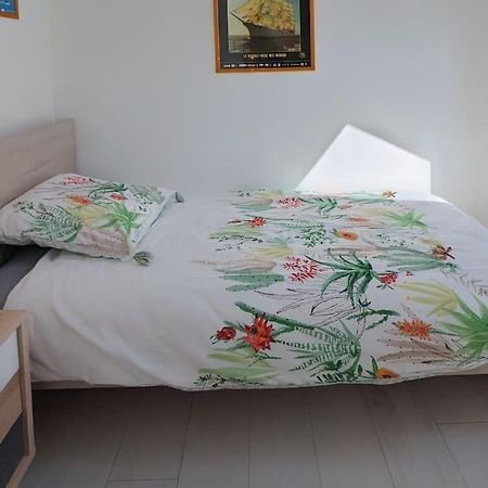 Appartement Pour 3 Personnes Sur La Plage Les Pieds Dans Leau Plonévez-Porzay Exterior photo